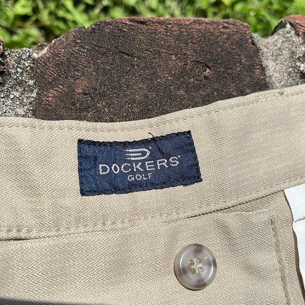 Dockers Golf khaki pleated shorts size 36 - Picture 3 of 6